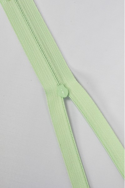 ZIP036 4號拉鏈 單頭拉鏈  聚酯牙拉鏈款式  開尾拉鏈款式  不設單獨拉鍊訂購 細節-3